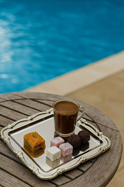 GLORİNDA HOME 24X24 1 ADET GÜMÜŞ RENK VE AĞIR İŞLEMELİ PASTA,KEK,TATLI,KAHVALTILIK VE SÖZ NİŞAN SUNUMLUK TEPSİ