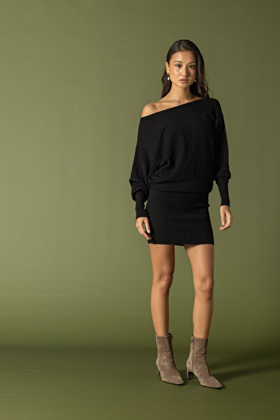 Nisan فستان ريبانا قصير بقصة غير متماثلة