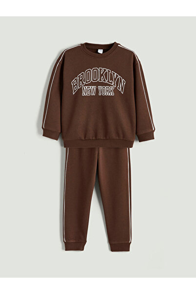LC Waikiki سويت شيرت وبنطلون رياضي سميك للأولاد من Brown New York مطبوع من He...