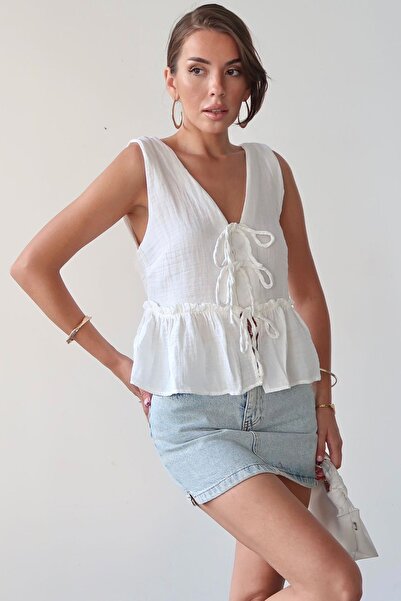 Trend Alaçatı Stili Kadın Beyaz Önü Bağlamalı Kolsuz Bluz Vs00388