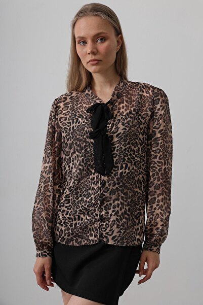 Trend Alaçatı Stili Women's Leopard Bow Detailed Buttoned Leopard Blouse Vs00516