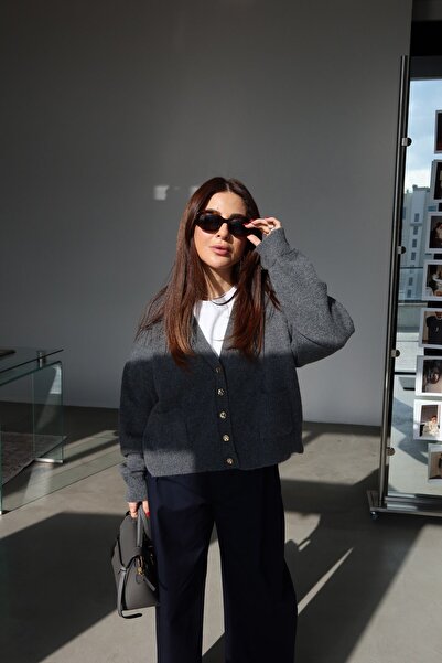 Özge Özgenç V-Neck Gold Buttoned Double Pocket Cardigan