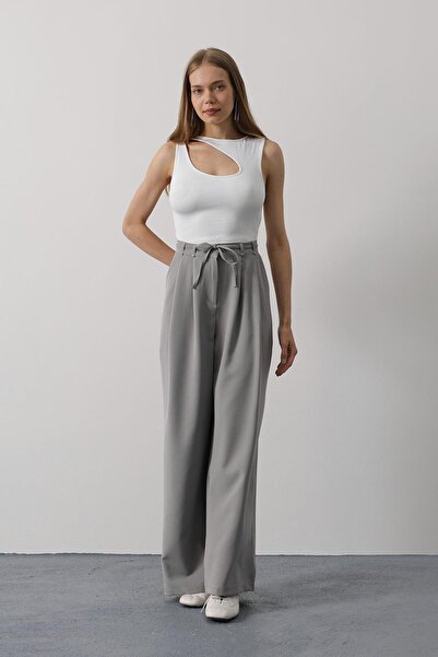 Trend Alaçatı Stili Women's Gray Double Pocket Pleated Lace-Up Oversized Pant...