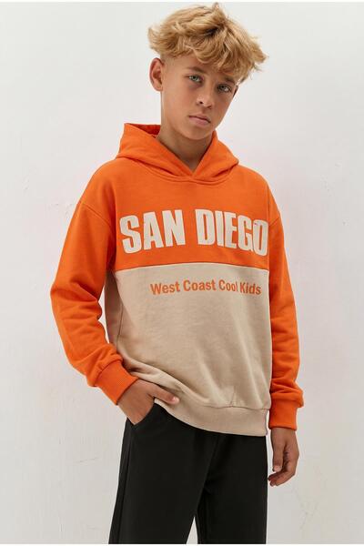 Perendi cu glugă Swea segmentat cu detalii imprimate pentru băieți tricou - Portocaliu/Piatră