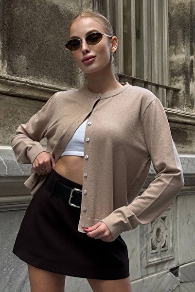 Trend Alaçatı Stili Women's Beige Crew Neck Buttoned Knitwear Cardigan Vs01640