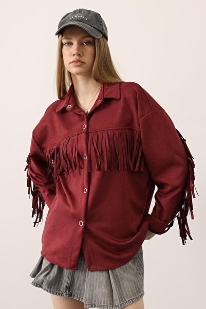 Trend Alaçatı Stili قميص نسائي بتفاصيل شرابة بلون الكرز مع إغلاق بالكبسولات V...