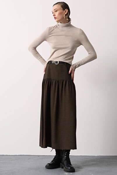 Trend Alaçatı Stili Fusta midi cu pliuri în carouri cu curea în dungi negre p...