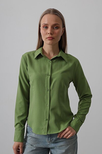 Trend Alaçatı Stili Women's Green Slim Fit Long Sleeve Basic Shirt Vs00545