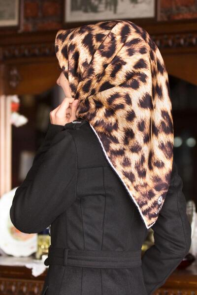 Vissona % 57 İPEK % 43 VİSKON Twill İpek Leopar Desenli Hardal - Siyah Renkli...