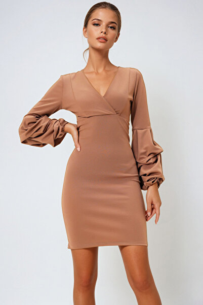 Trend Alaçatı Stili Rochie de damă biscuit cu decolteu în V cu mâneci cu volan, mărime mini din material subțire crep Prm1252