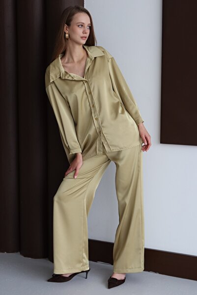 Trend Alaçatı Stili Set cămașă și pantaloni din satin supradimensionat cu nas...