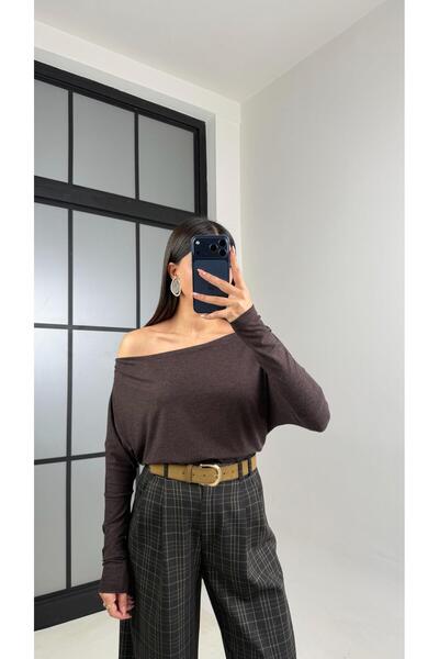 Gaus بلوزة ناعمة الملمس ذات ياقة قاربية بلون بني مرير GAUS-00895