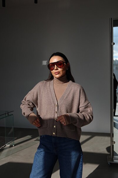 Özge Özgenç V-Neck Gold Buttoned Double Pocket Cardigan