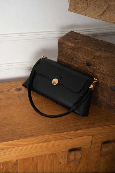 ÖZÜM TAKI Women's Gold Detail Shoulder Bag Black