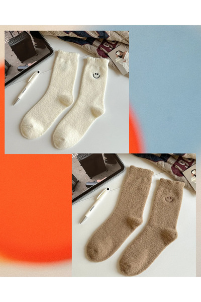 TChic 2 Pairs of Smiling Face Plush Socks