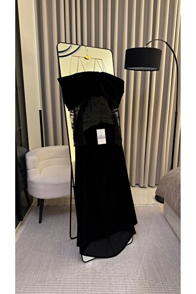 Nareen Fashion فستان أسود بتصميم راقي يجمع بين الفخامة والأنوثة بأسلوب انسيابي