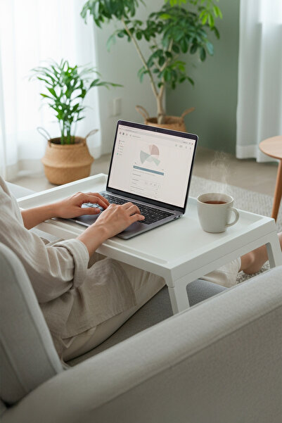 Vivenda طاولة جانبية قابلة للطي فوق السرير - طاولة لابتوب وطعام الإفطار 56×36 سم باللون الأبيض