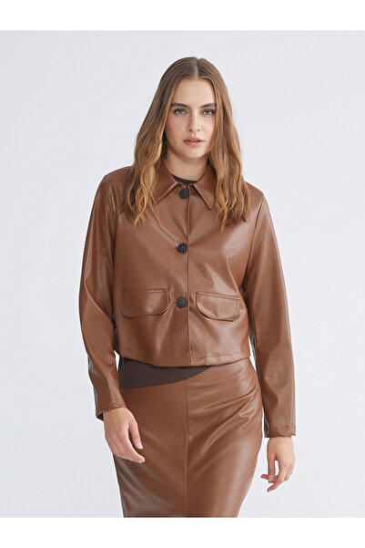 LC Waikiki سترة LCWAIKIKI ذات الياقة الكلاسيكية ذات اللون البني للنساء مظهر جلدي