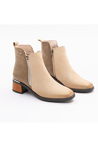 YT AYAKKABI 30027 KADIN FANTAZİ BOT BEJ NUBUK VE SÜET DERİ, KÜÇÜK TOKA DETAYLI