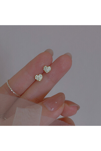 Choice زوج من أقراط الأذن المطلية بالفضة، مرصعة بحجر الزركون على شكل قلب، بتص...