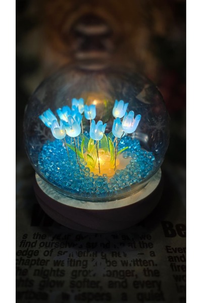 shop Fanus İçinde Lale Bahçesi Tasarımlı Ledli Masa ve Gece Lambası Yılbaşı Hediyesi