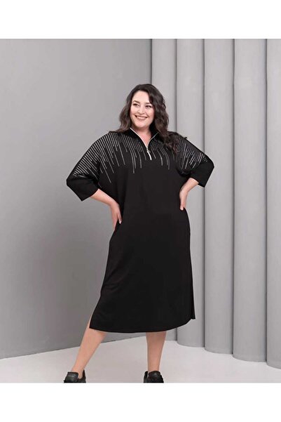 Marka فستان يارا ذو الأكمام الطويلة مقاس كبير مزين بالأحجار