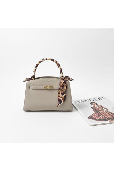 Handley Eșarfă de damă, geantă de mână cu detalii, cu detaliu de blocare.