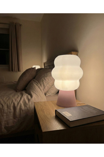 Miolette 3D Honey Pot Koni Abajur: Mat Tabanlı Modern Sanat