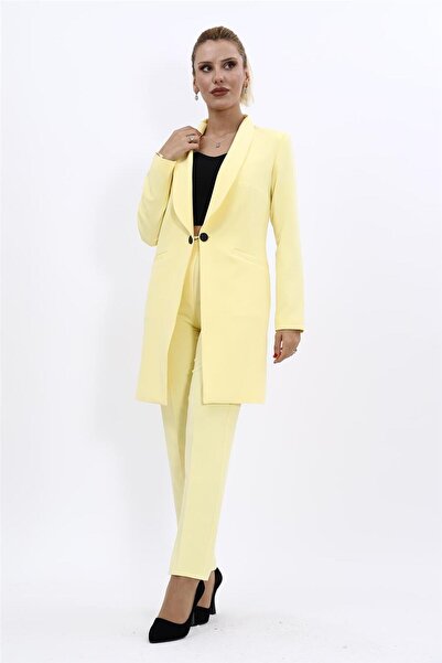 ÖNDER ÖZSOY طقم سترة طويلة بياقة شال وجيوب وبنطلون ضيق - أصفر