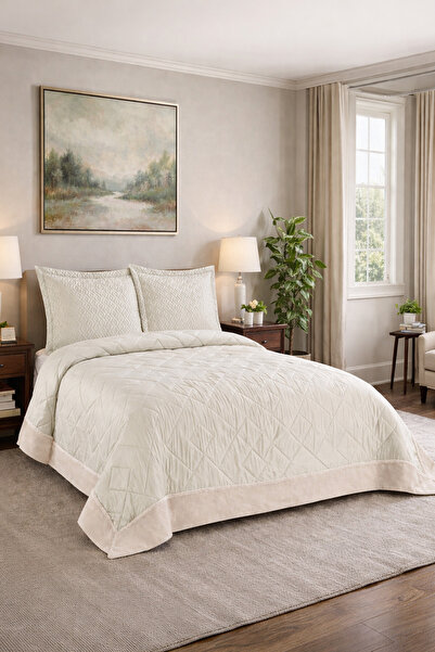 Bottega Home Maria Krem Kenar Peluş Detaylı Yatak Örtüsü (240x260)