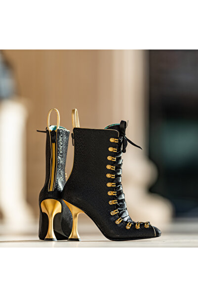 CONDUR by alexandru Angelina Noire