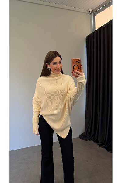 elif teke Asimetrik Kesim Boğazlı Triko Kazak Krem