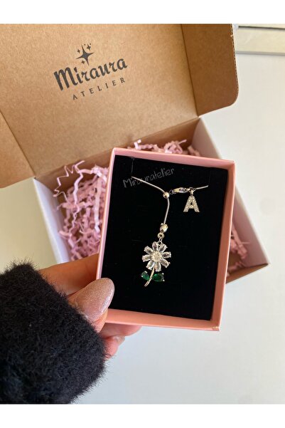 Miraura Atelier Asansörlü Çelik Zincir Silver Renk Harfli Papatya Kolye