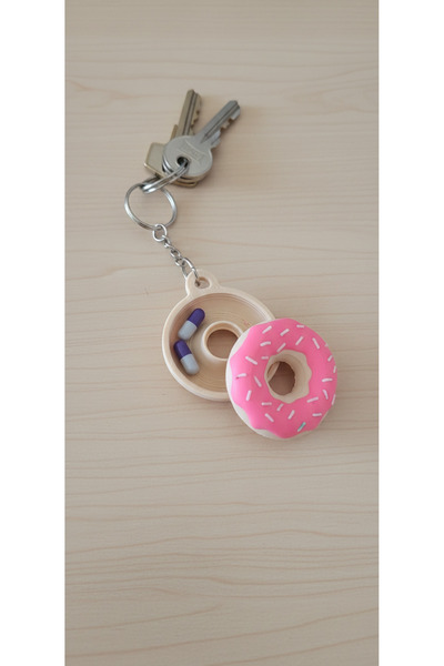 Robo Yenge Donut Anahtarlık – Gizli Bölmeli Mini İlaç Kutusu | 50 mm Taşınabi...