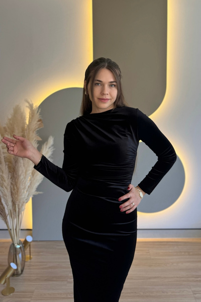 Aventien Drapeli Yırtmaçlı Kadife Siyah Midi Elbise