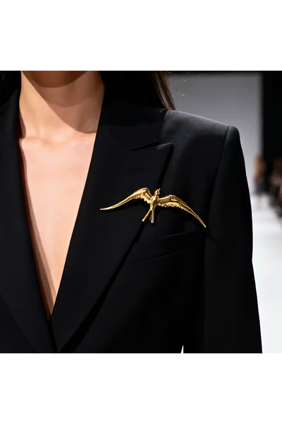 irecay Minimal Kırlangıç Figürlü Gold Rozet – Zarif Tasarım Broş