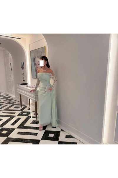 Loren Elegant off-the-shoulder dress with long lace sleeves