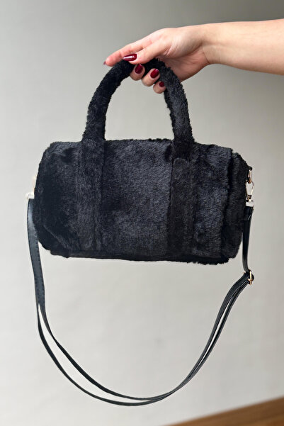 Cappmoda ÇNT-3044 Siyah Yumuşak Dokulu Kürklü Uzun Omuz Çantası