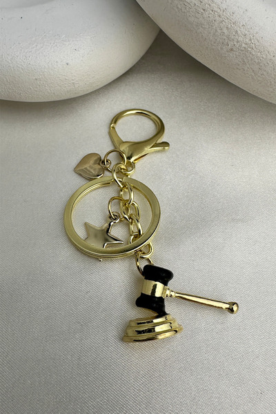 Modex Златистожълт аксесоар за ключодържател с мотив на съдийски чук