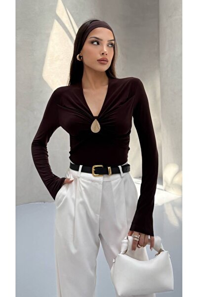 cemo broş detaylı V yakalı büzgülü uzun kollu bluz.