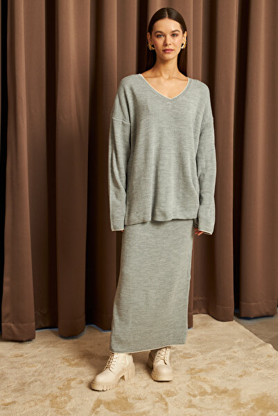 Ladima Women's Gray Shepherd Stitch Detailed V-Neck Sweater Skirt Knitwear Set