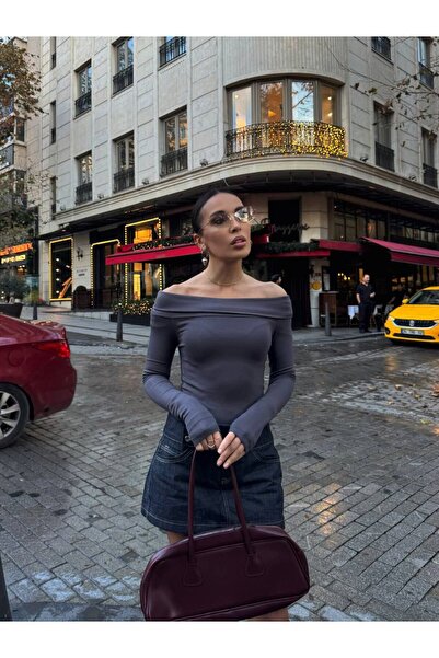 FREZZBİ Women's Slim Fit Madonna Collar Boat Neck Finger through Blouse