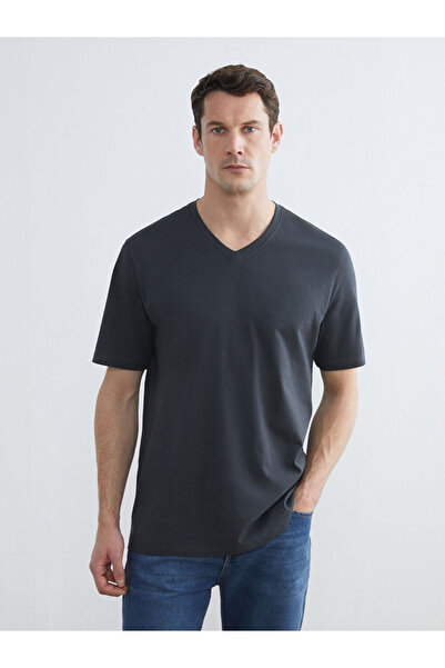 LC Waikiki Rmz Gi̇yi̇m Farkiyla V Dikim Combed Cotton Men's T-Shirt