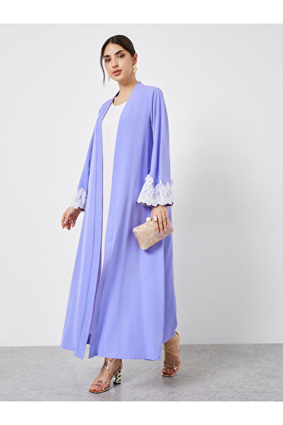 Styli عباية بلون الخزامى بأساور من الدانتيل