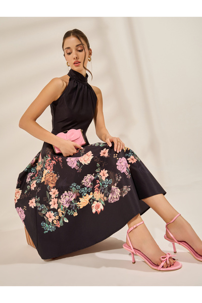 Styli فستان ميدي بدون أكمام بياقة هالتر وطبعة زهور