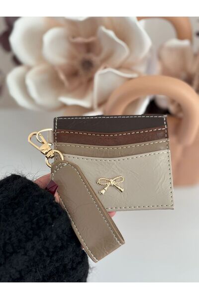 Laletto Kadın Fiyonk Detaylı Anahtarlıklı Parlak Suni Deri Kartlık