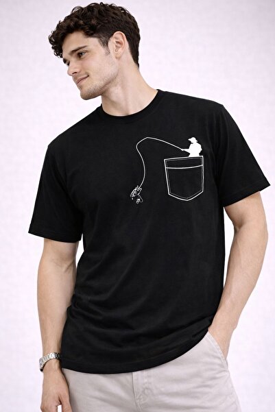 Me&On WEAR تي شيرت للجنسين بتصميم Minimal Pocket مطبوع مع شكل صياد السمك