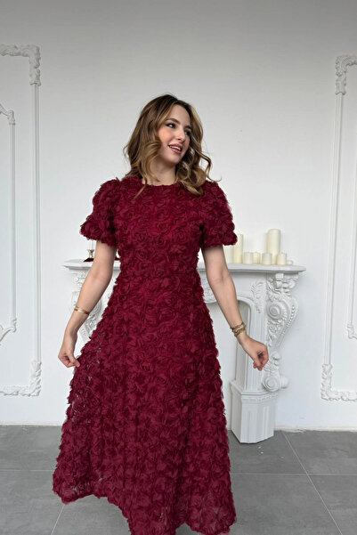 HELİS BUTİK فستان ميدي بتصميم ثلاثي الأبعاد مزين بالورود وأكمام بالون منقوشة ...