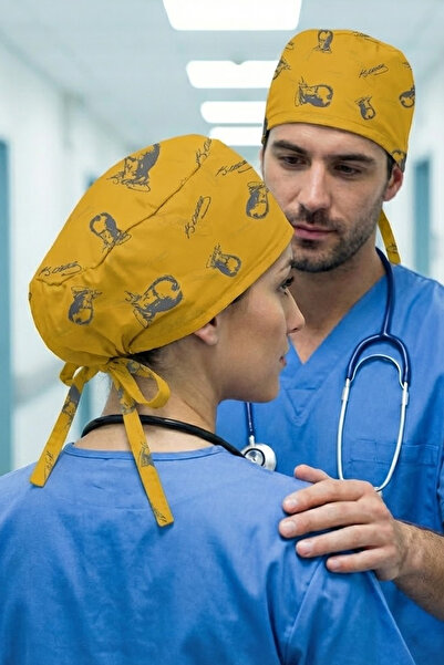 Lion Üniforma M. Kemal Atatürk İmza Hardal Desenli Unisex Cerrahi Bone Hemşir...