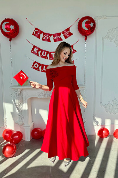 HELİS BUTİK Rochie roșie cu guler Madonna cu detalii de trandafiri